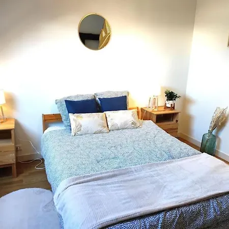 Paisible Duplex Au Centre-ville דירה